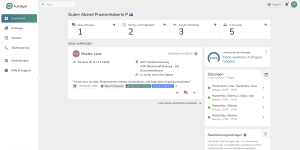 Lucoyo-Dashboard mit Übersicht neuer Anfragen, wartender Erstgespräche, Warteliste und laufender Therapien sowie einer geöffneten Anfrage-Detailkarte.