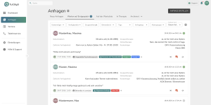 Lucoyo-Anfragenübersicht mit Filterleiste und Liste wartender Patientenanfragen samt Alter, Kostenträger, Verfügbarkeit und Anliegen.